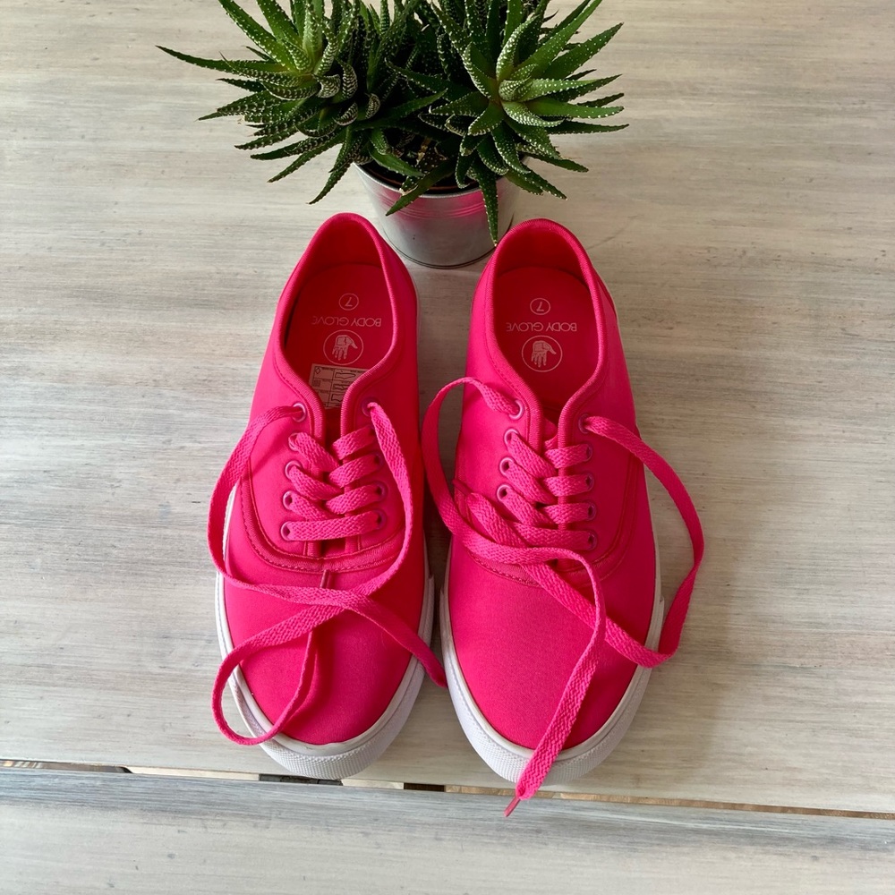 NWOT Hot Pink Body Glove Sneakers with White Soles. Size: 7.